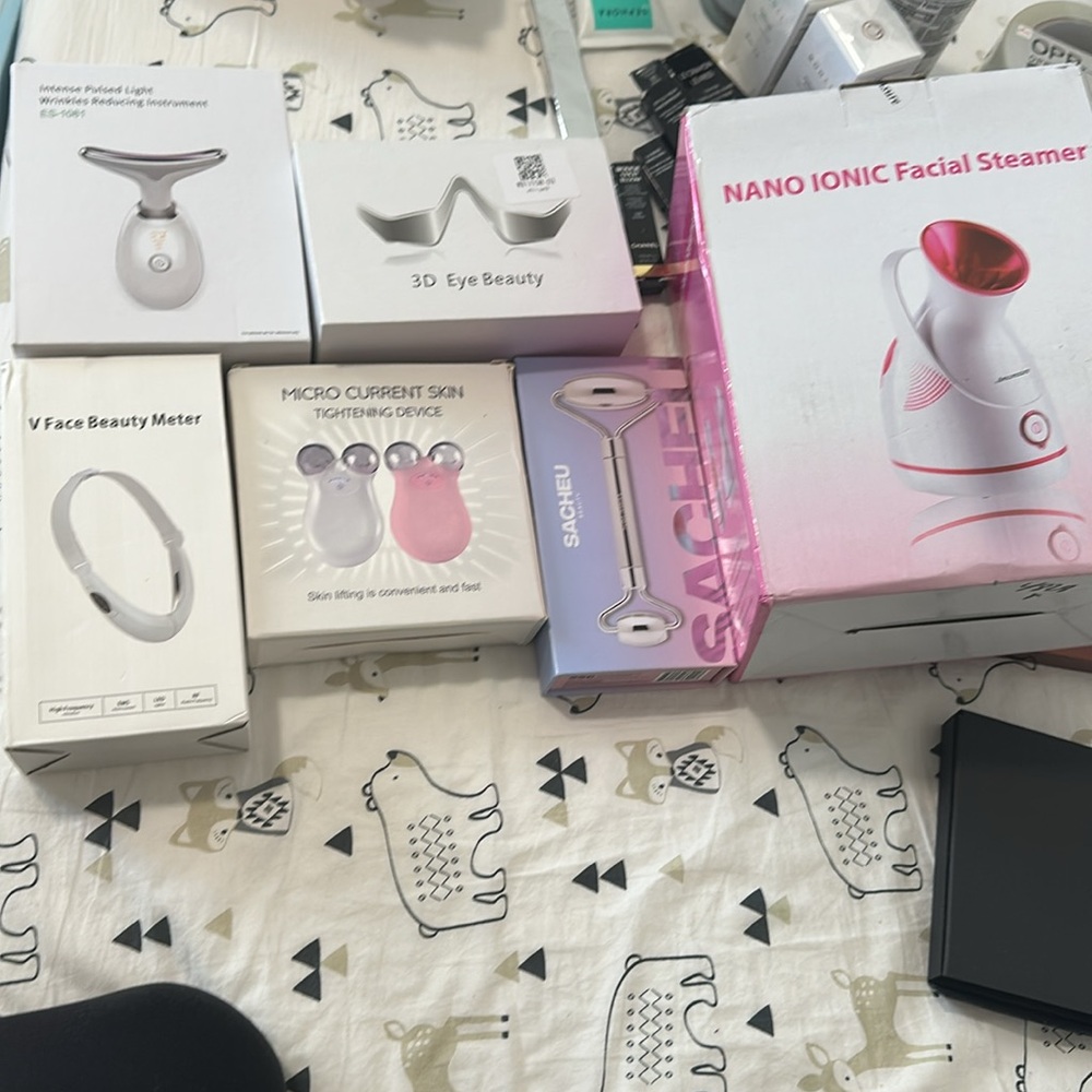 3D Eye Beauty Device - Silver new with tags - Picture 2 of 2